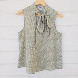 Light Green Sleeveless Blouse with Tie Front Neck Size Medium
